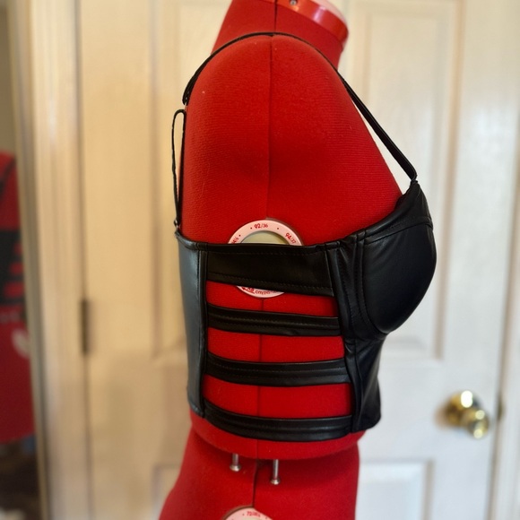 Chic Black Faux Leather Bustier Crop Top Women’s Sz M - Picture 2 of 9